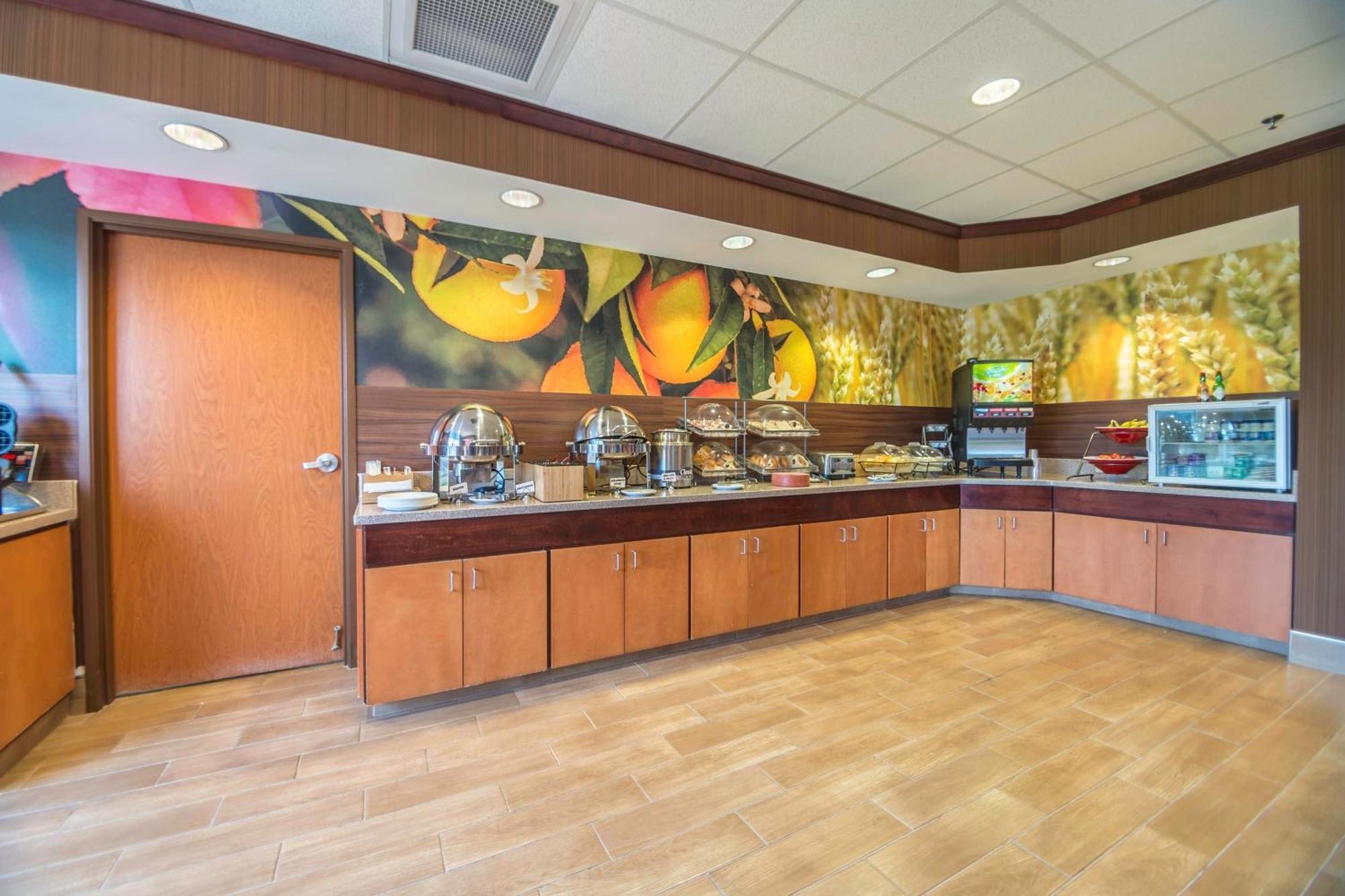 Fairfield & Hotel